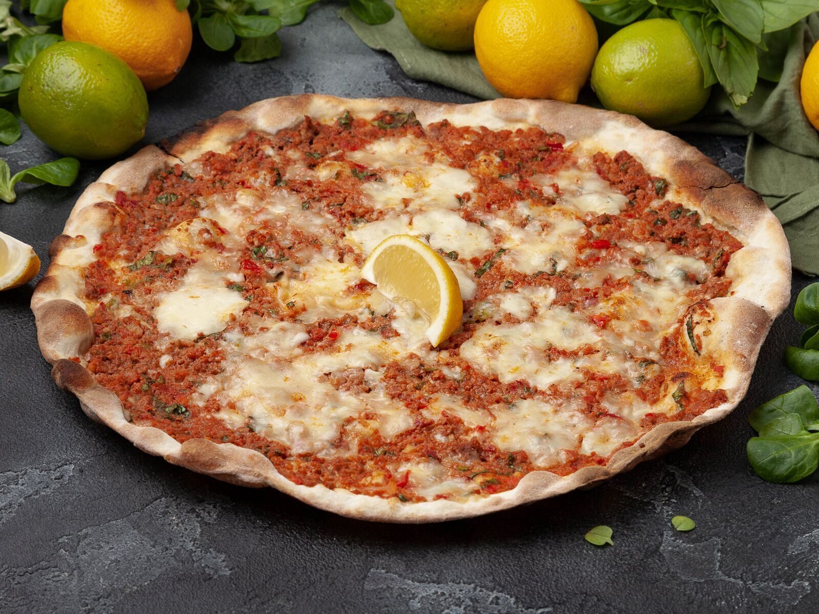 Ламаджо что это за блюдо. Армянская пицца ламаджо. Ламаджо с бараниной. Хинкальная ламаджо. Ламаджо сырный.
